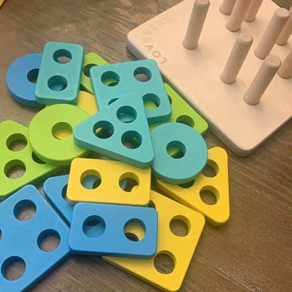 Lovevery Sort and Stack Peg Puzzle (28-30 months) - Picture 2 of 2